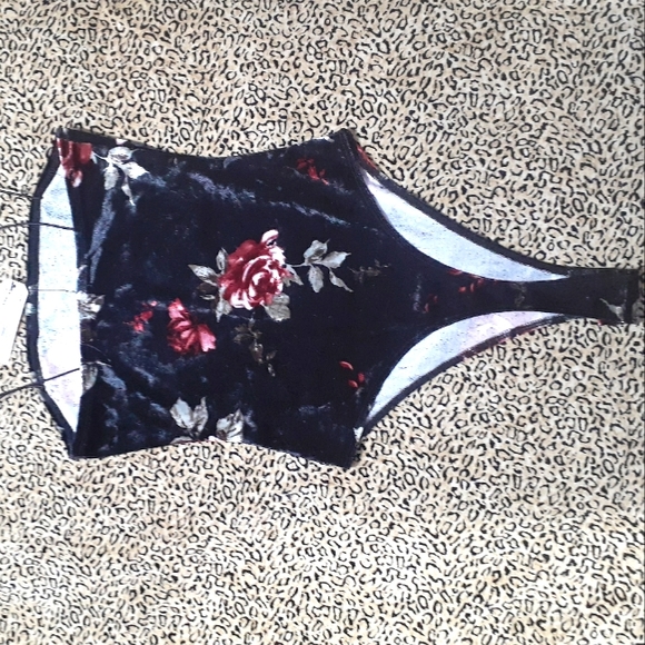 *SOLD* FLORAL VELEVET BODYSUIT//XS//THONG🔥 - Picture 3 of 5